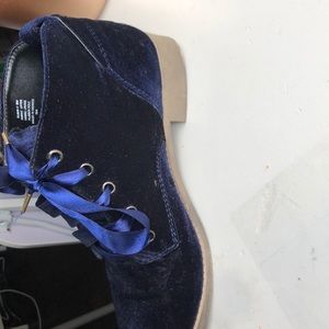 Blue velvet size 8 Steve Madden booties